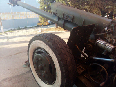Пушки боевые на приколе напоминают нам ...